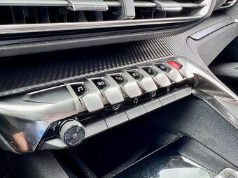 Peugeot 5008 ACTIVE, 7 Míst, ČR, Servis - 17