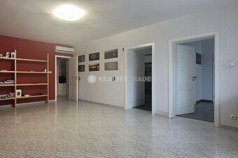 PRODEJ VELKÉHO DOMU O UŽITNÉ PLOŠE 657 M2, NA POZEMKU 1188 M - 17