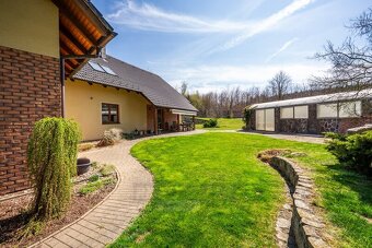 Prodej nadstandartního domu 342 m2 , s pozemkem 1534 m2, Sru - 17