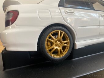Subaru Impreza WRX STI (2001) 1:18 AUTOart - 17