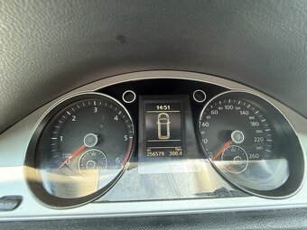 Volkswagen Passat 1.6 - 17