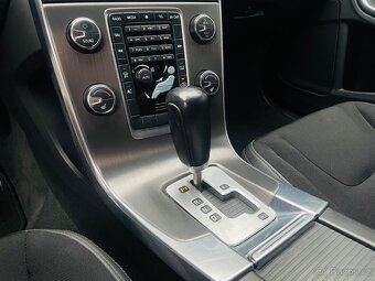 Volvo V60 2.0D 120KW AUTOMAT NAVI VÝHŘEV TAŽNÉ SERVISKA - 17