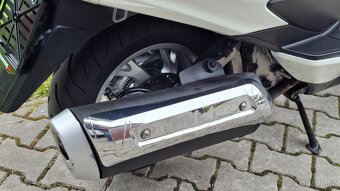 Suzuki Burgman 400 - r. 2011, najeto 42.318 km - 17