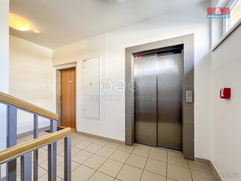Pronájem bytu 1+kk, 32 m², Praha 10, ul. Hornoměcholupská - 17