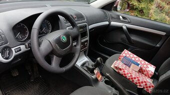 Škoda Octavia Combi 2 1.8 TSi 160 koní rok 2010 moc pěkná ČR - 17