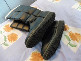 Černé zateplené koženkové dámské kozačky, vel.38 (5) - 17