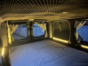 Renault Trafic-kempování, spaní - 17