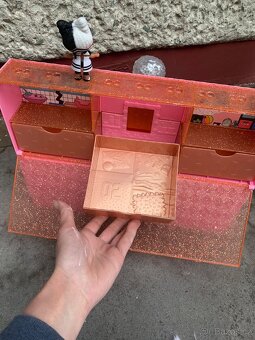 Retro Polly Pocket + novější, LOL panenky se stojanem.. - 17