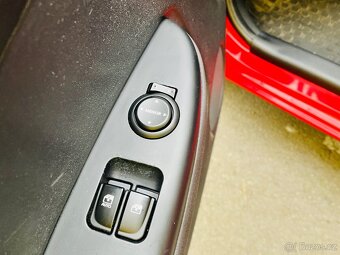 HYUNDAI i 20 1.2 i BENZÍN 57 kW NAJETO JEN 26 TIS KM  - 17