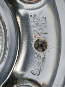 Pěkná zimní kola Škoda Octavia IV 205/60/16 vzorek 8mm - 17