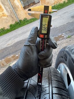 Originální VW alu kola R16 s pneu 205/55/16 Michelin - 17