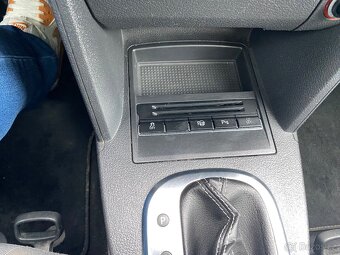 VW Touran Style 2.0TDI, 125kw, 12/2011, 7.míst, DSG - 17