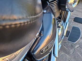 Suzuki Intruder C800 - 17