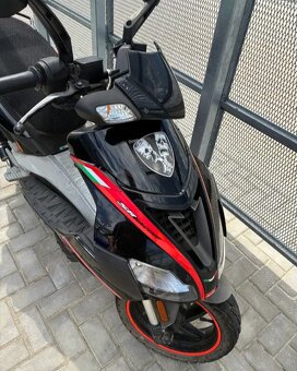 Aprilia SR 50 R, rok 2011 skůtr - 17