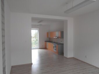 Pronájem bytu v Louny /klidná část města-cca 67m2-zahrada - 17