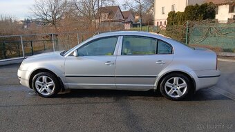 Škoda Superb V6 2.8 2005 krásné vládní auto manuál 142kW - 17