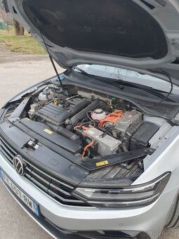VW PASSAT B8 GTE 1.4 TSI HYBRIDE 218 KONÍ DSG  ROK  2021 - 17