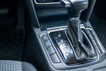 Škoda Superb Combi 2.0 TDI CR 140k Elegance DSG - 17