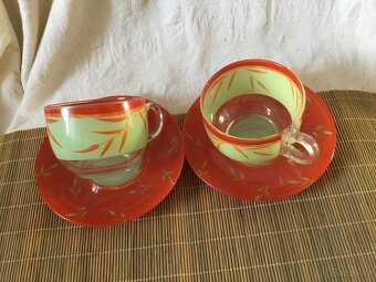misa pevne sklo, ruzne sklenice - 17