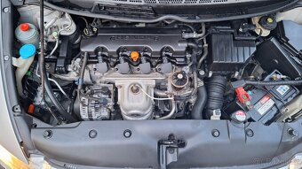 Honda Civic 1.8i Sedan Automat / 52tis.km / Nová STK / Kůže - 17