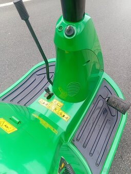 Prodám zahradní traktor John Deere - 17
