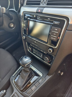 Škoda Superb 2.0 TDI, 103 kW elegance kombi, černá metalíza - 17