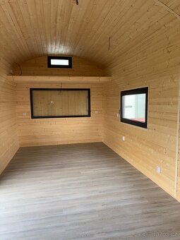 Zakázková maringotka 8×3 m – připravená k bydlení či rekreac - 17