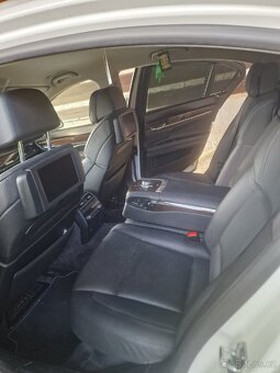 BMW 750i 4.4 V8 bi-turbo F01 2009 - 17