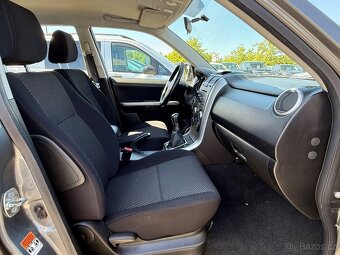 Suzuki Grand Vitara 2.0i Family Comfort benzín 103kw - 17