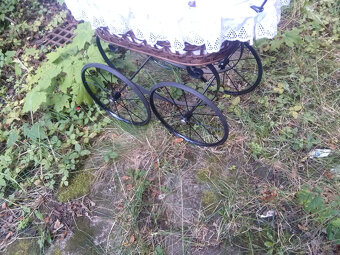 PROUTĚNY KOČAREK S MADEIR. KRAJKOU+ PANENKA ARIES NATAL 33cm - 17