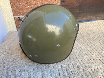 Přilba vojenská na motorku stará za 700 kč - 17