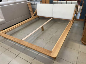 Nová dubová moderní postel Ellenberger - 17