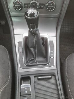 VW Golf 7 1.6TDI kombi, 77kW, 4/2016, servisní knížka - 17