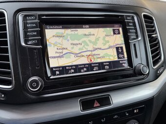 VW SHARAN 2.0 TDI 110KW 7MÍST NAVI PARKPILOT WEBASTO OPCPARK - 17