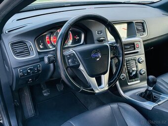 Volvo V60 2.0D3 5VÁLEC MANUÁL LED TAŽNÉ SENZORY FACELIFT - 17