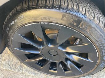 Tesla Y LR Dual motor 2023 - 17