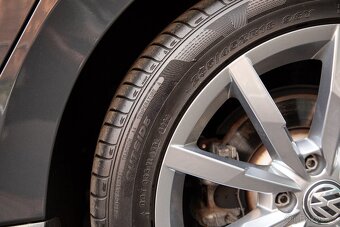 VW Passat Variant 2.0 TDI - 110KW - DSG - 17