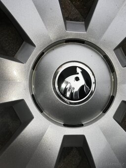 ORIG. POKLICE Škoda 15", 1 KS,  ORIG. ČÍSLO 6V0601147C MHB - 17