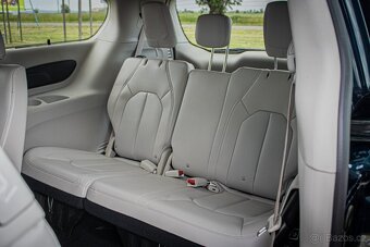 Chrysler Pacifica - 17