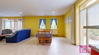 Prodej chalupy s bytem 3+kk, dvougaráž, bazén, zahrada. Star - 17