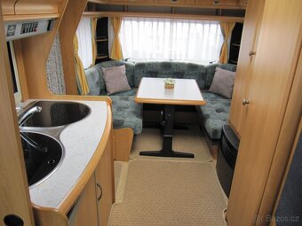 Prpdám karavan Hobby 495 UF,r.v.2002 + předstan + nosič kol. - 17