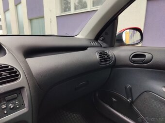 Peugeot 206 1,1i / servo / pneu / ČR / - 17