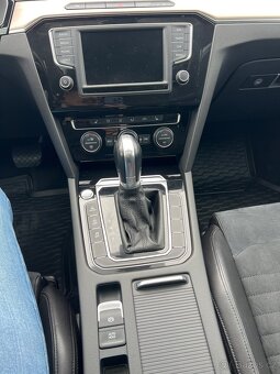 VOLKSWAGEN PASSAT 2.0BI-TDI 176KW 4x4 1.M KOUP V ČR HIGHLINE - 17