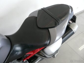 Triumph Speed Triple R 1050 - 17