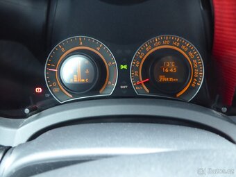 Toyota Auris 2,0 D-4D - výborný stav - 17