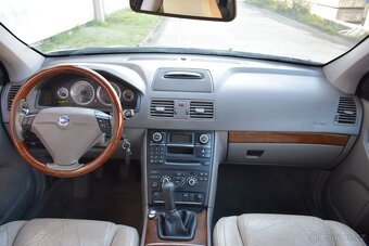 Volvo XC90 D5 2.4D 4X4/KŮŽE/MANUÁL/7MÍST/ - 17