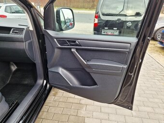 VW CADDY Maxi, 2.0 TDi, 5 míst, plný servis, r.v. 2017 - 17