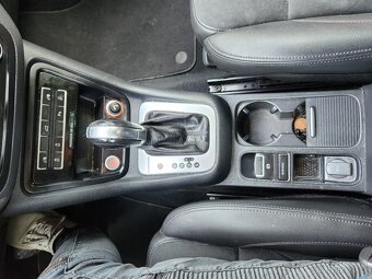VW Sharan Highline 2.0TDI 135kw DSG 4x4 DPH 7míst Tažné 2400 - 17