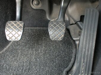 Volkswagen Touran 1,6Mpi bez koroze,TOPstav,poSTK - 17