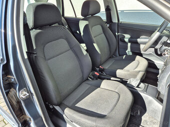 Škoda Fabia 1,2 Combi Klima ASR ABS Rádio 65.000 Kč - 17